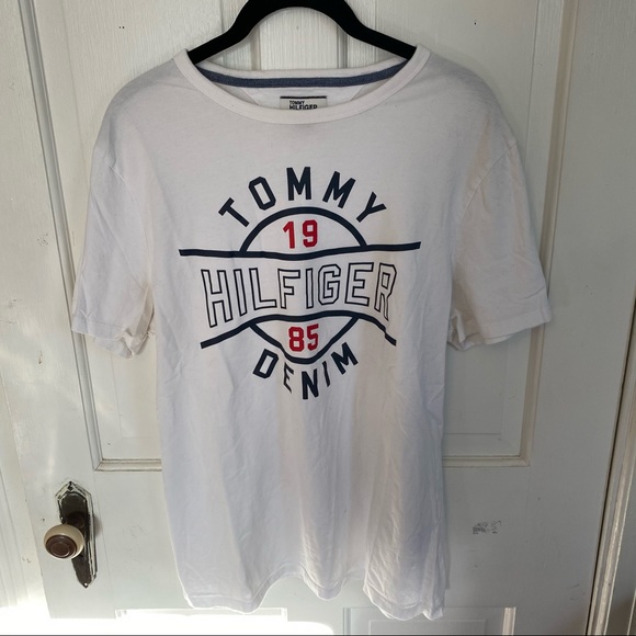 Tommy Hilfiger Tshirt - Picture 1 of 4